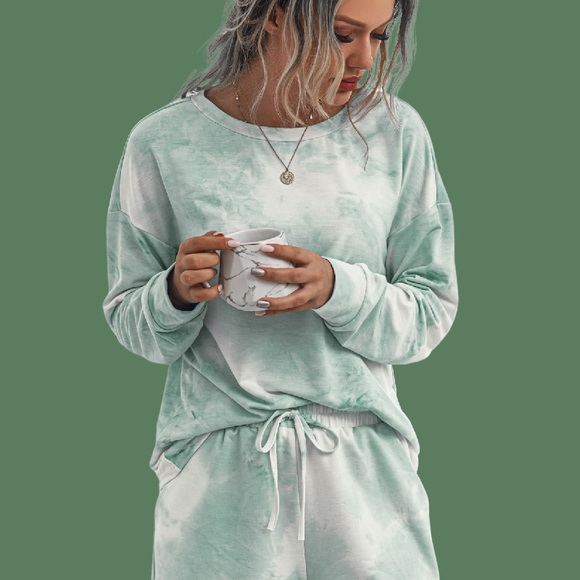 COPY - 1 small top ONLY ✨💕✨ - Picture 1 of 4